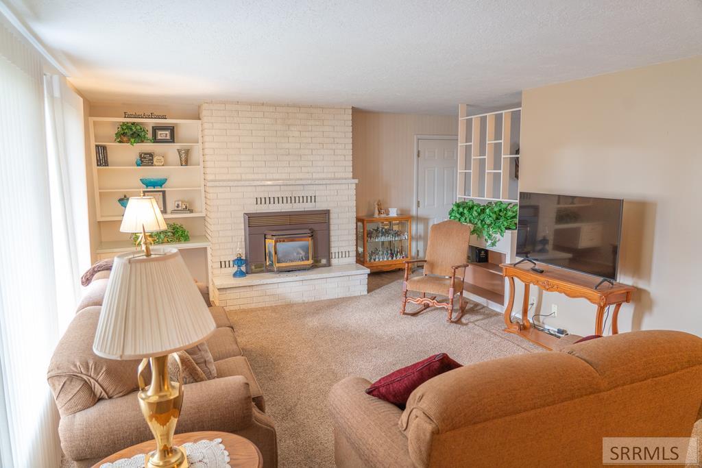 595 Bechler Street St. Anthony, ID 83445 - Photo 2 of 34 Large living room
