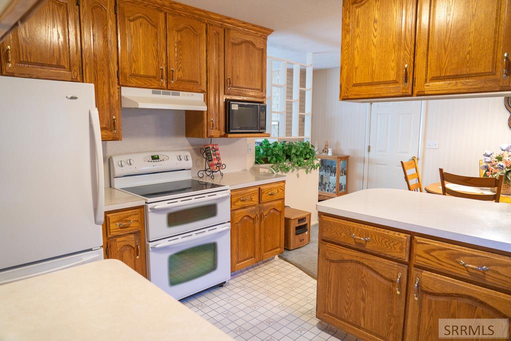595 Bechler Street St. Anthony, ID 83445 - Photo 4 of 34 Kitchen off living room & dining rm
