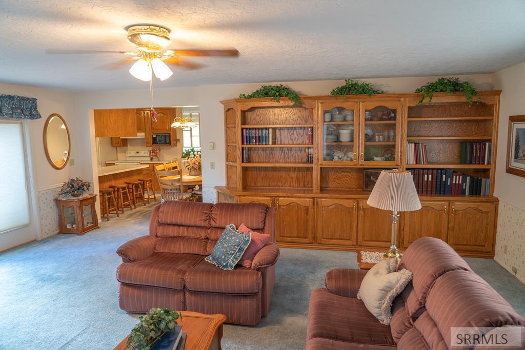 595 Bechler Street St. Anthony, ID 83445 - Photo 8 of 34 Built in hutch storage