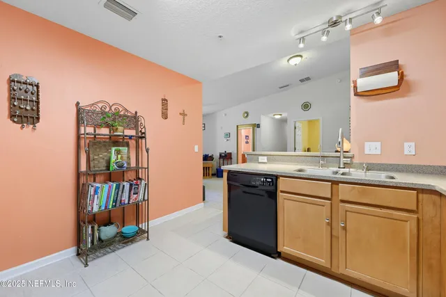 $189,000 | 8216 White Falls Boulevard, Unit 111, Jacksonville, FL 32256