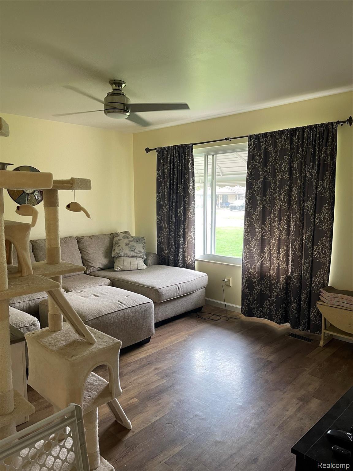 5497 Colony Road Grand Blanc, MI 48439 - Photo 14 of 19 Living room
