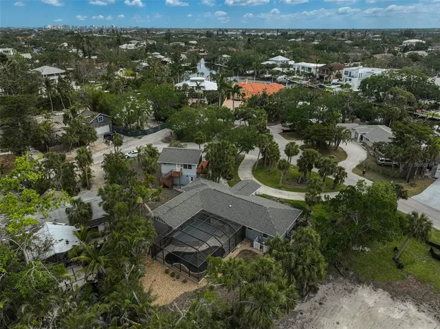 $2,730,950 | 105 Island Circle, Sarasota, FL 34242