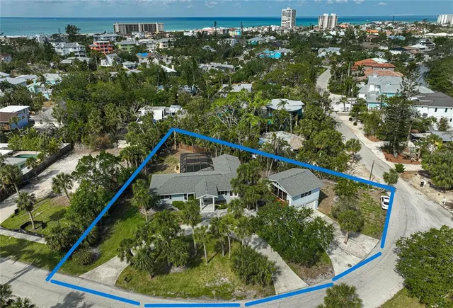 $2,730,950 | 105 Island Circle, Sarasota, FL 34242