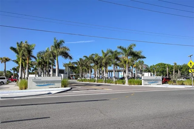 $2,730,950 | 105 Island Circle, Sarasota, FL 34242