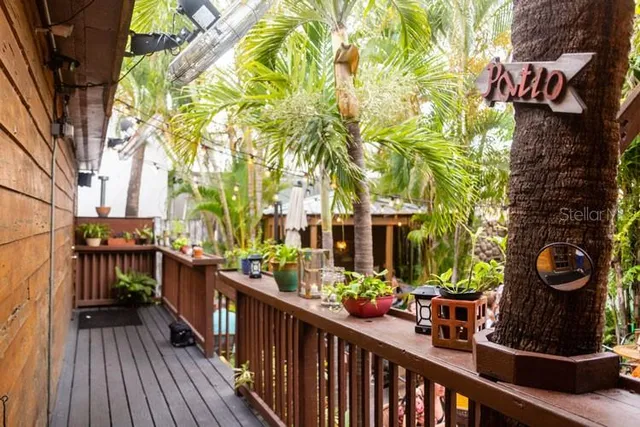 $2,730,950 | 105 Island Circle, Sarasota, FL 34242