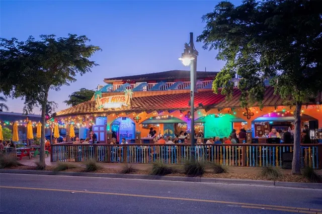 $2,730,950 | 105 Island Circle, Sarasota, FL 34242