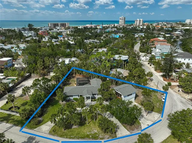 $2,730,950 | 105 Island Circle, Sarasota, FL 34242