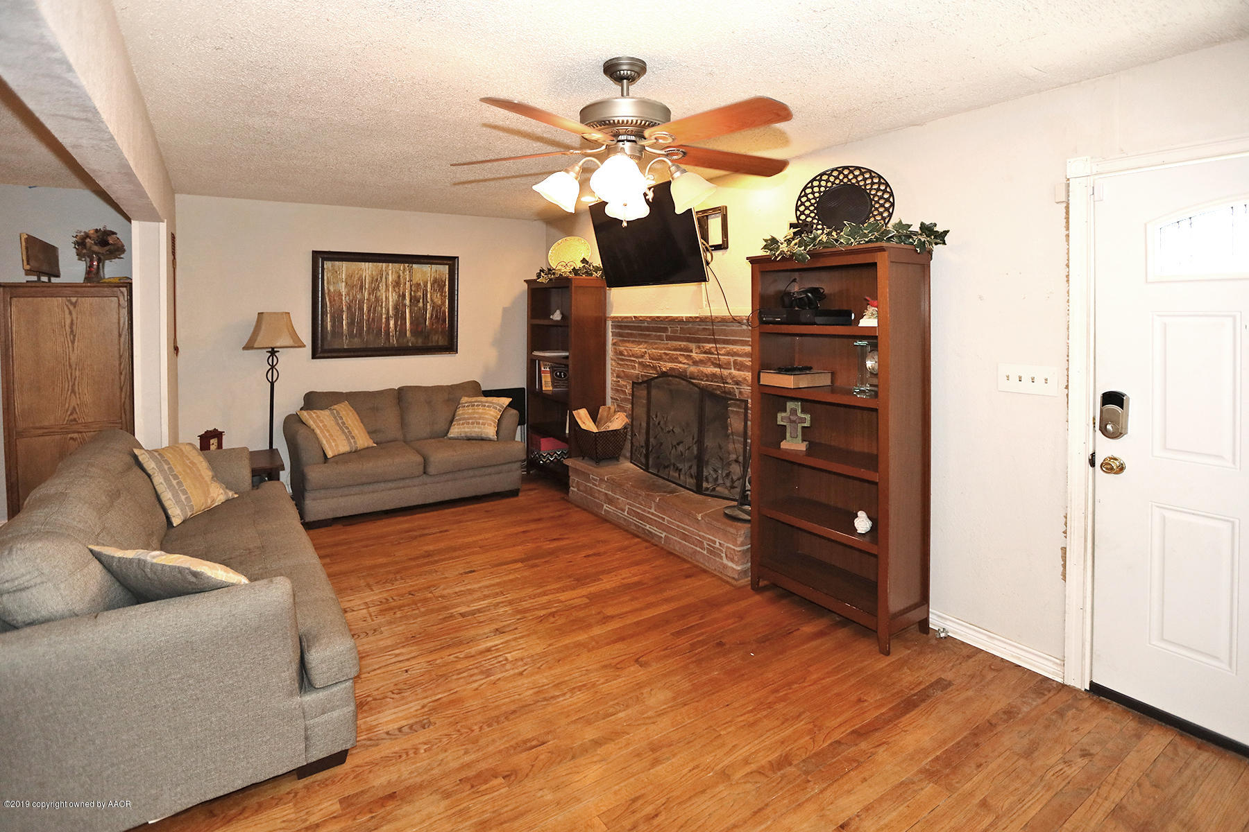3814 South Monroe Street Amarillo, TX 79110 - Photo 2 of 22 a living room with furniture and a fireplace