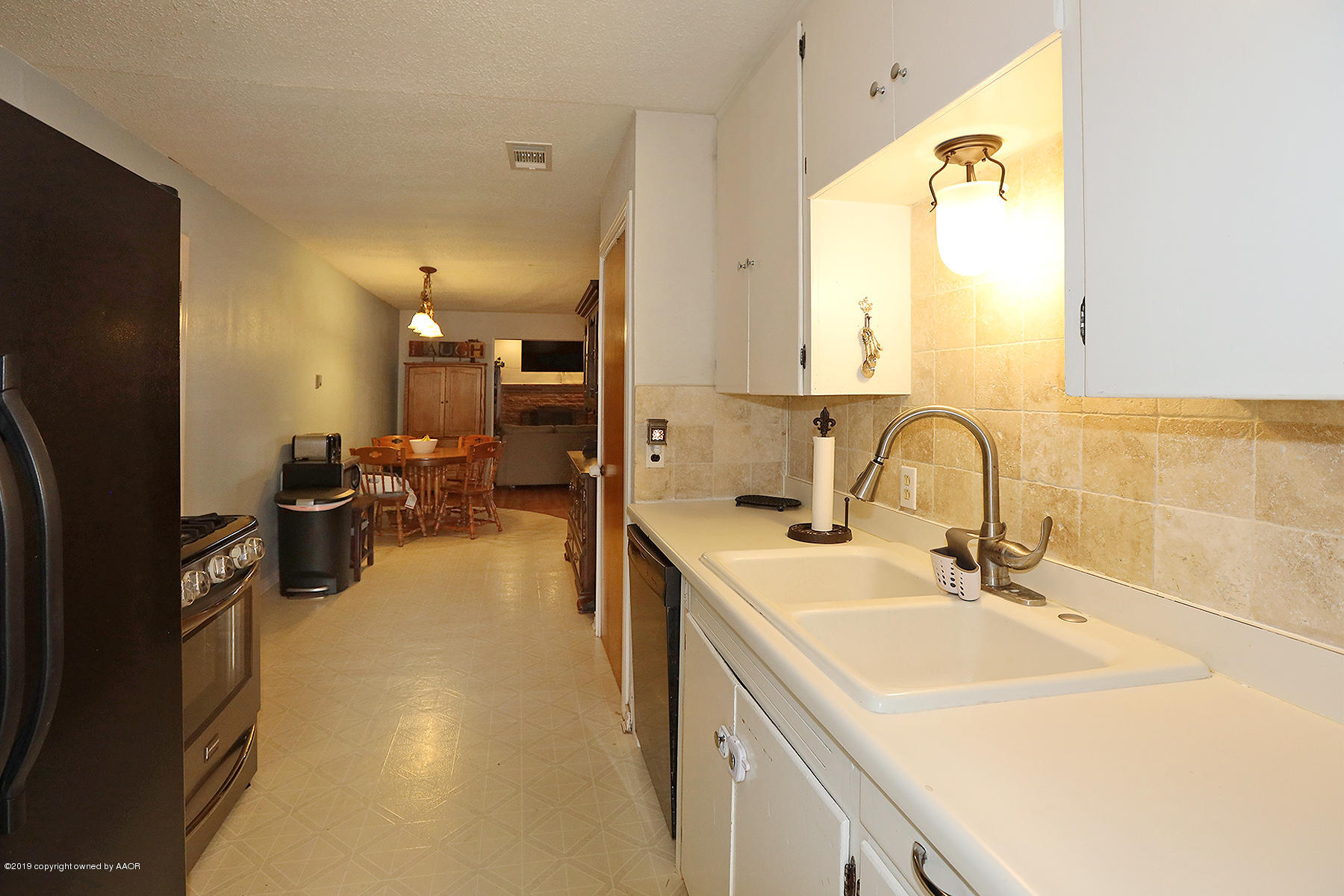 3814 South Monroe Street Amarillo, TX 79110 - Photo 9 of 22 a bathroom with a sink double vanity