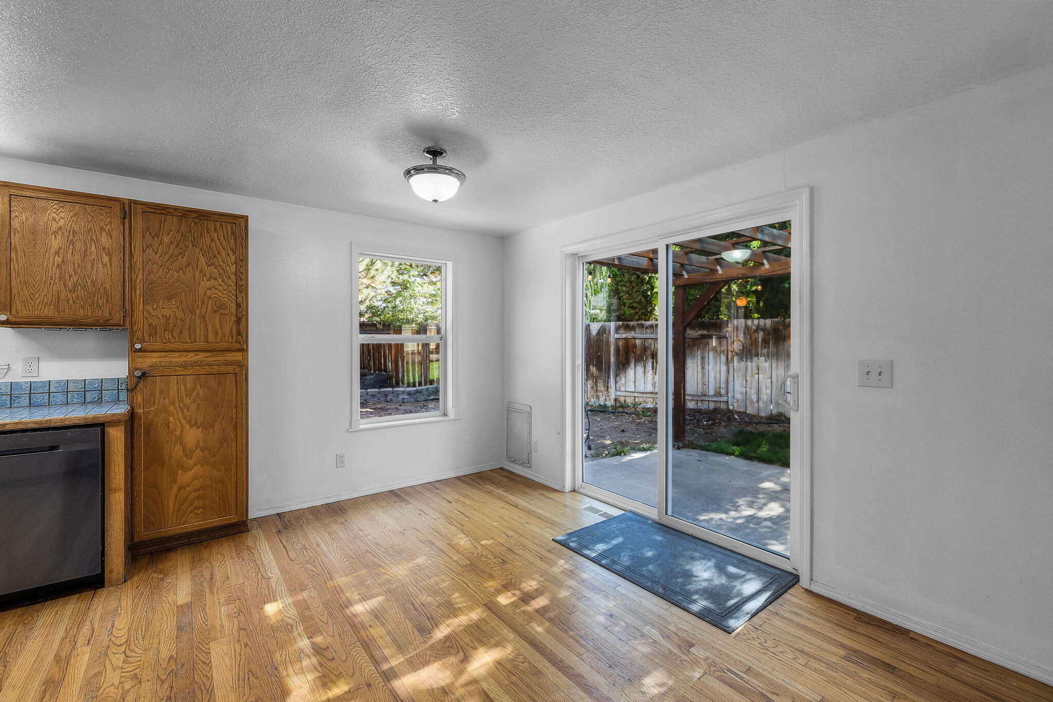 3025 Northeast Raleigh Court Bend, OR 97701 - Photo 12 of 34 Dining area
