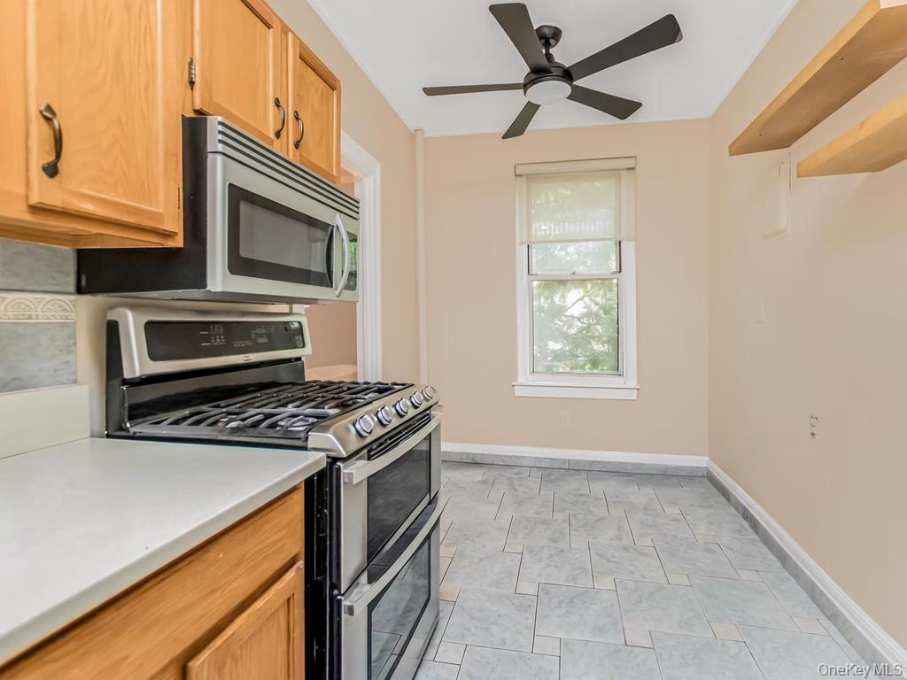 Eat-in kitchen