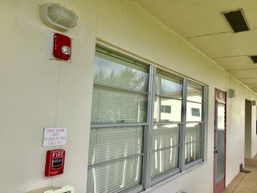 35 Suffolk Way, Unit 35 Boca Raton, FL 33434 - Photo 15 of 20 a view of an entryway