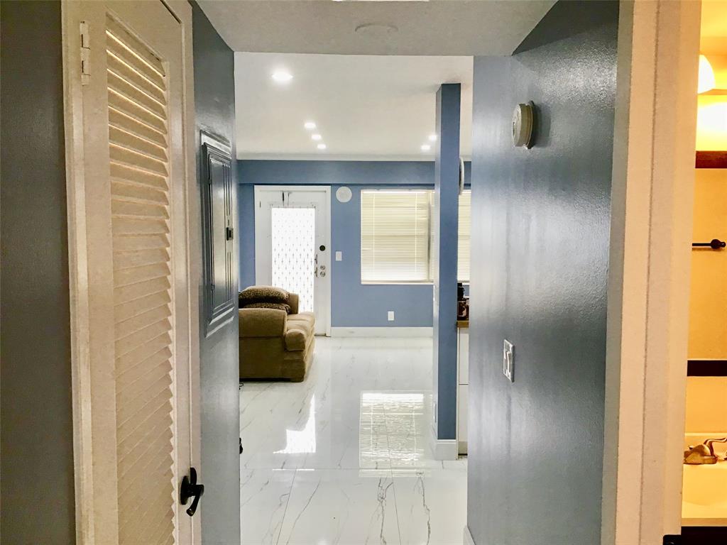 35 Suffolk Way, Unit 35 Boca Raton, FL 33434 - Photo 7 of 20 a bathroom with a glass shower door