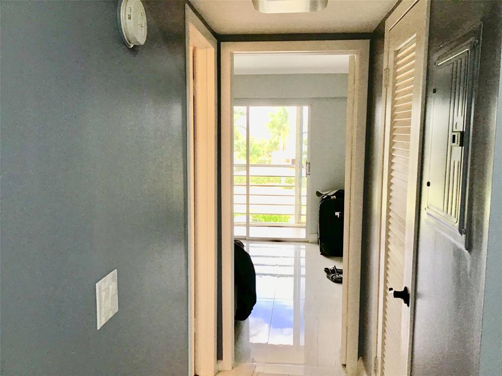 35 Suffolk Way, Unit 35 Boca Raton, FL 33434 - Photo 8 of 20 a view of a bathroom from a hallway