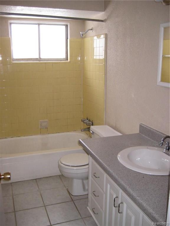 51501 Mound Road, Unit 4 Utica, MI 48316 - Photo 5 of 8