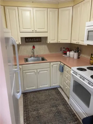 $180,000 | 25 School Street, Unit 2S, Westerly, RI 02891