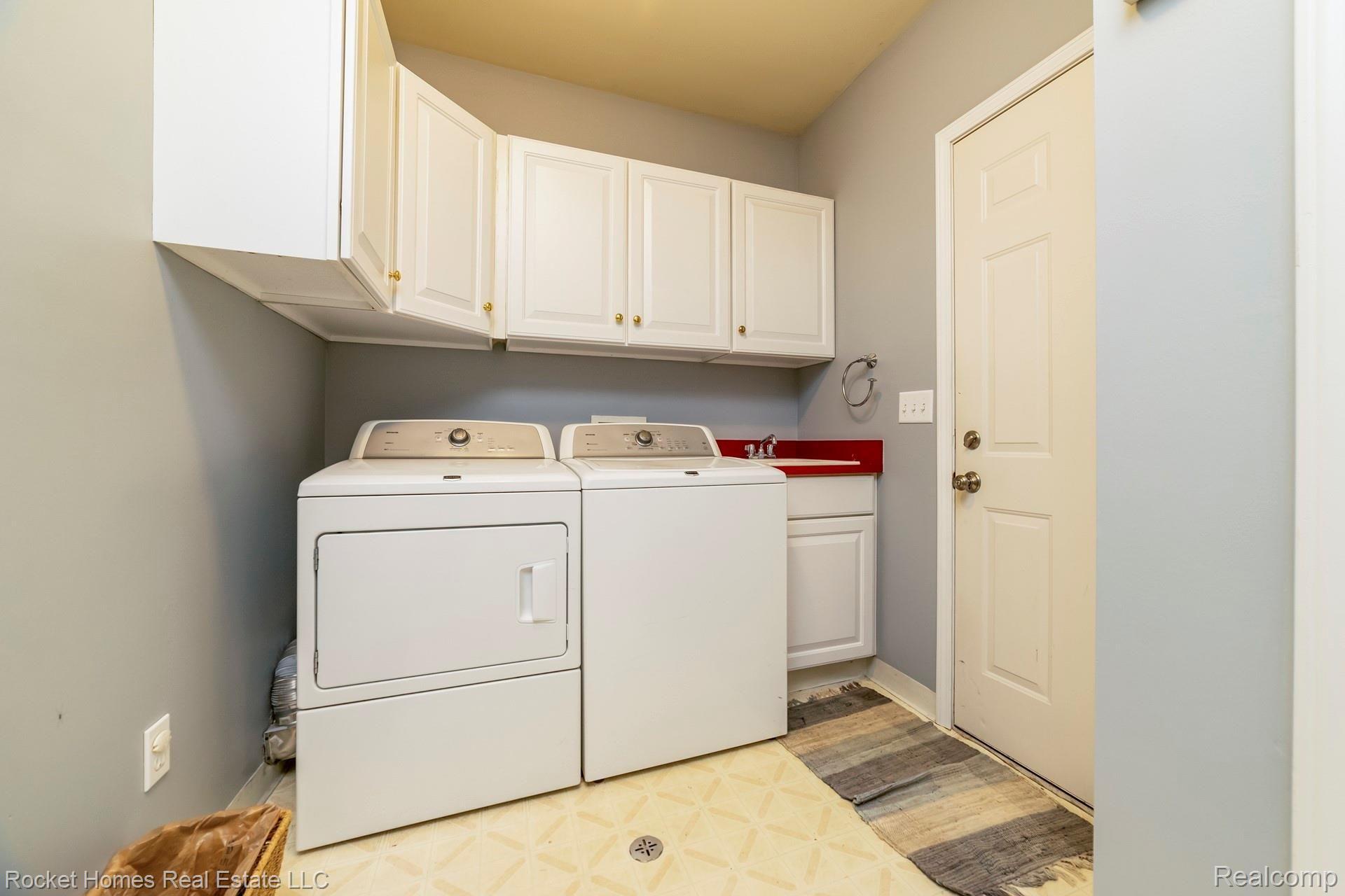 2738 Santia Road Troy, MI 48085 - Photo 17 of 43 016-photo-laundry-room-7251887.jpg