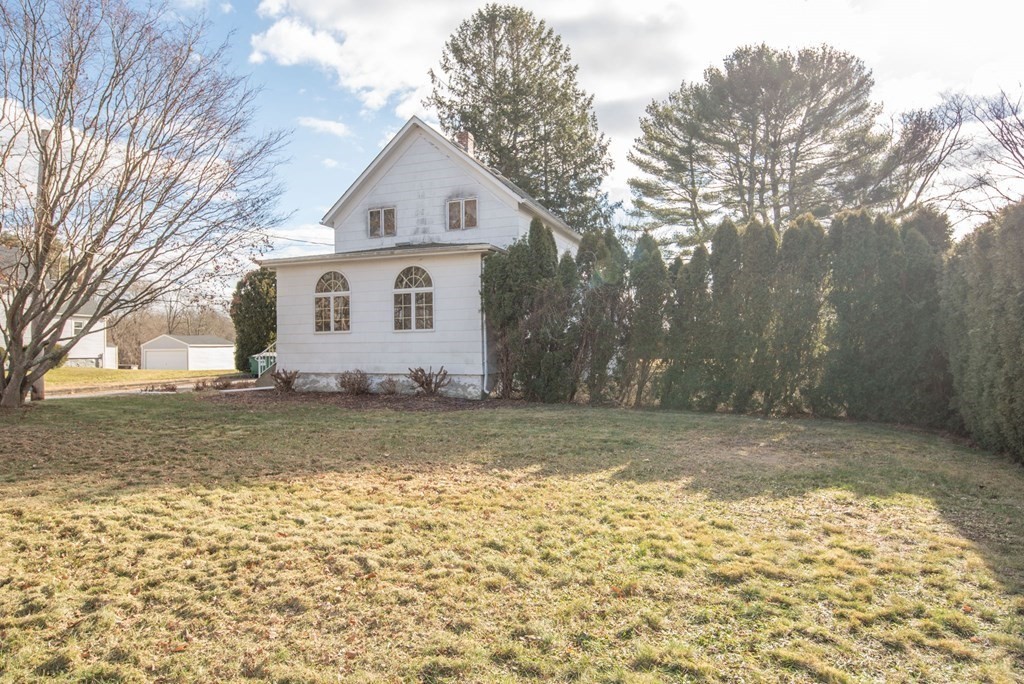 138 Briggs Road Westport, MA 02790 - Photo 3 of 35 Gallery Image 3