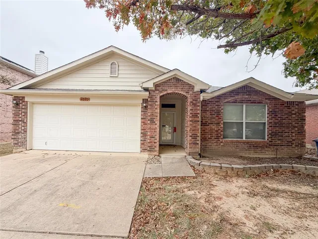 $1,950 | 1737 White Feather Lane, Fort Worth, TX 76131