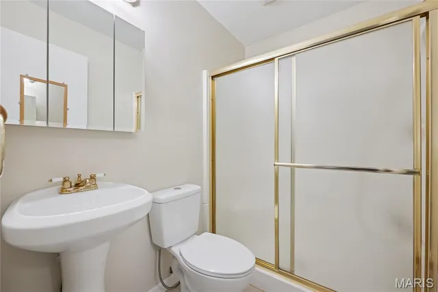 $220,000 | 704 Idaho Drive, Arnold, MO 63010