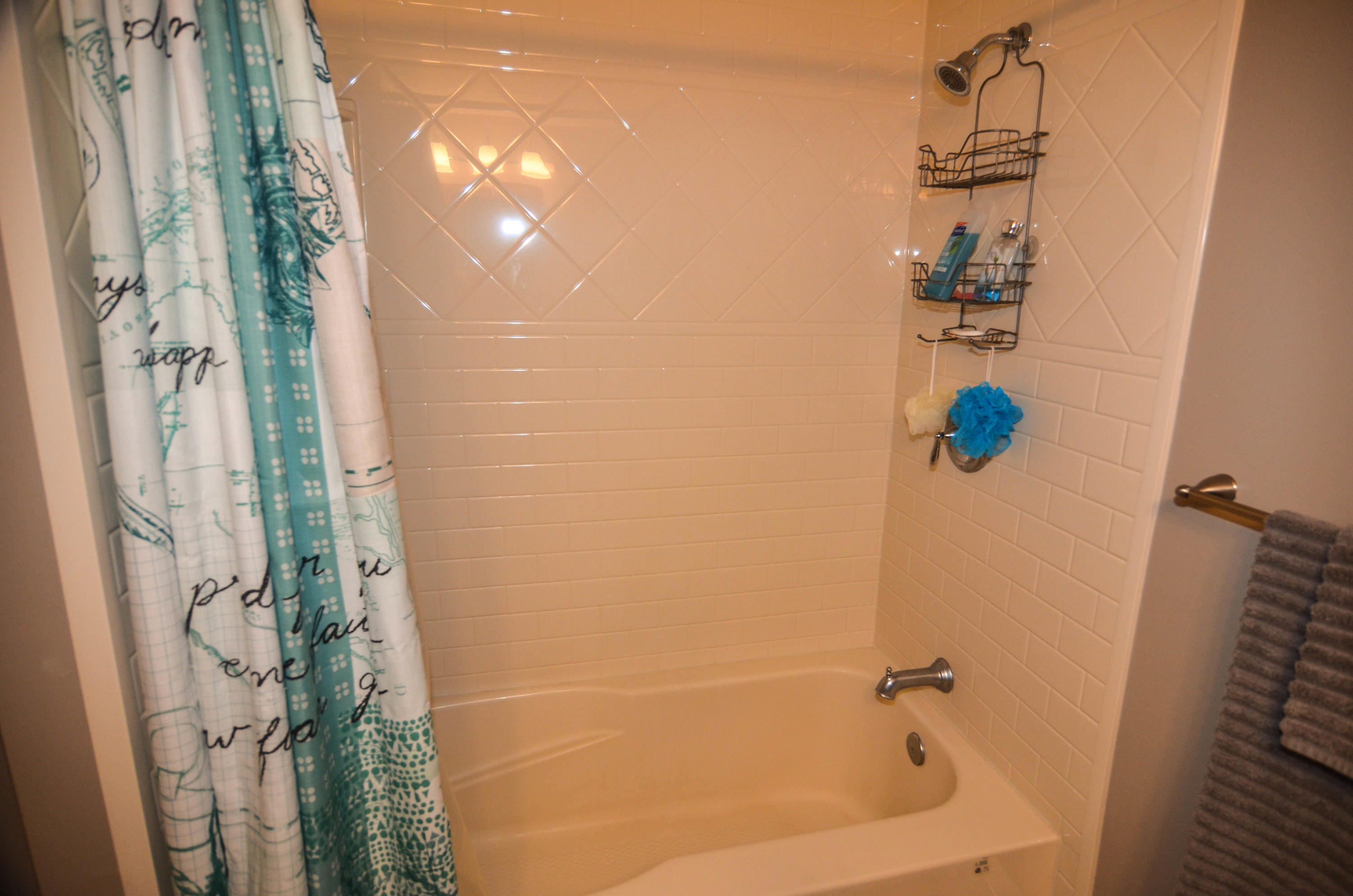 94 Lewiston Road, Unit 4 Gray, ME 04039 - Photo 23 of 36 2nd Fl full bath