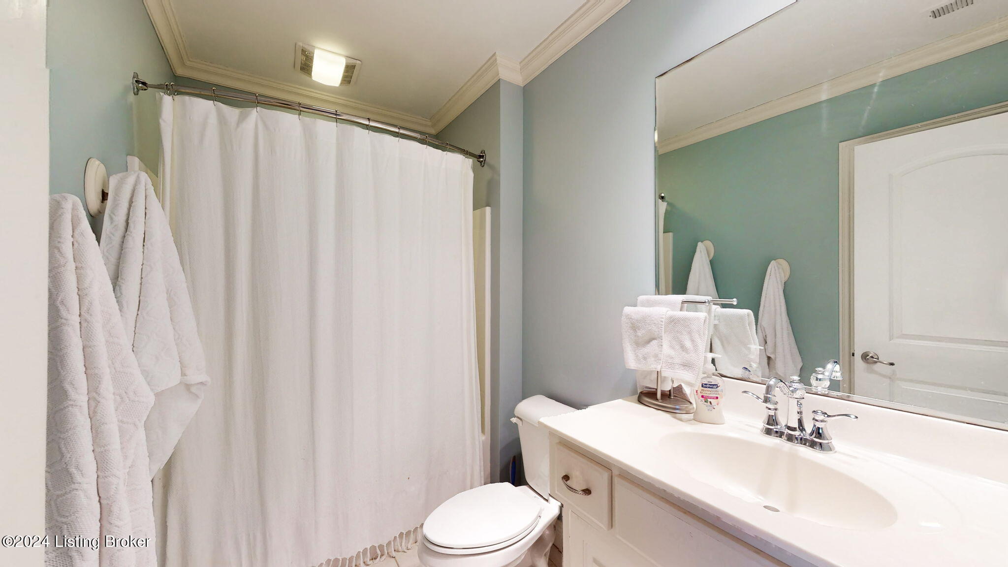 2902 Doe Ridge Court Prospect, KY 40059 - Photo 47 of 77 2nd Fl Bedroom 3 Private Bath