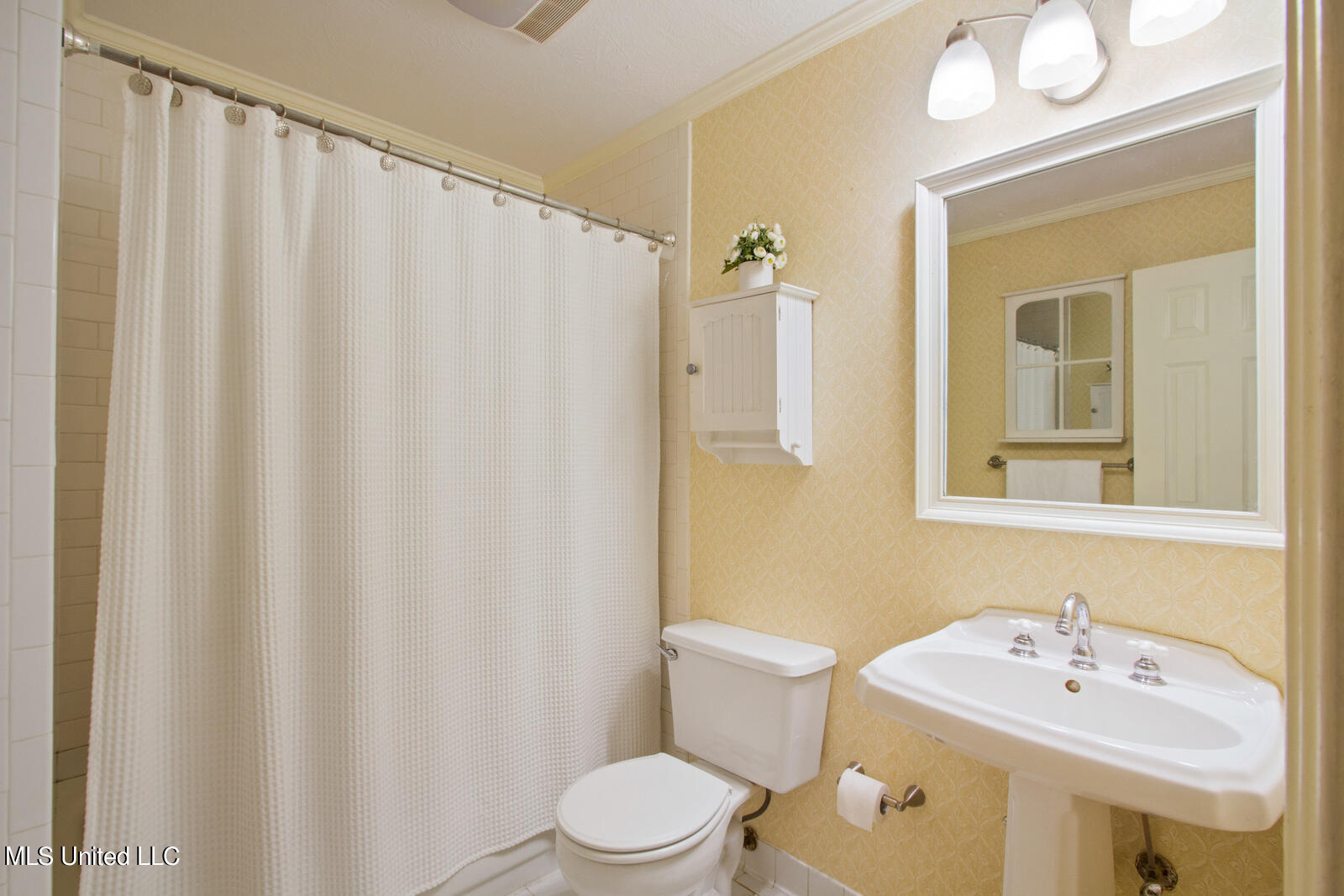 5346 Red Fox Road Jackson, MS 39211 - Photo 14 of 21 35974729_016_masterbath_5_21