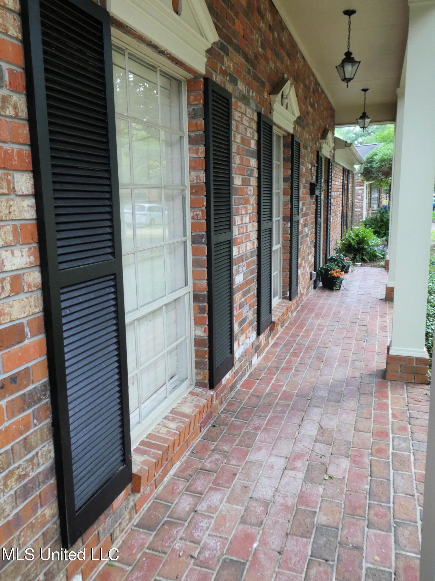5346 Red Fox Road Jackson, MS 39211 - Photo 2 of 21 35974717_03_Walkway_5_21