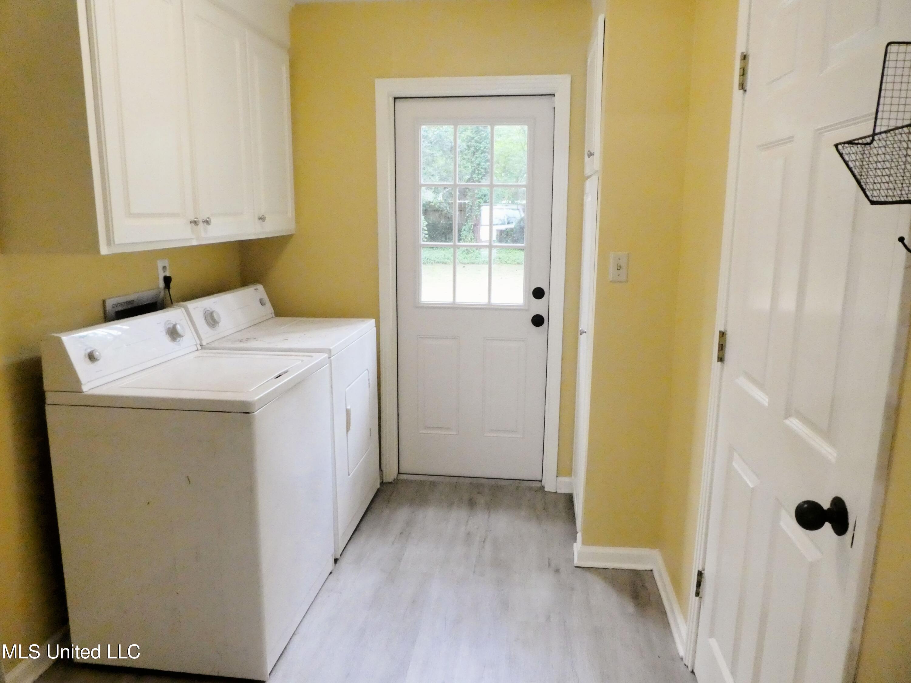 5346 Red Fox Road Jackson, MS 39211 - Photo 9 of 21 35974724_010_LaundryRoom_5_21