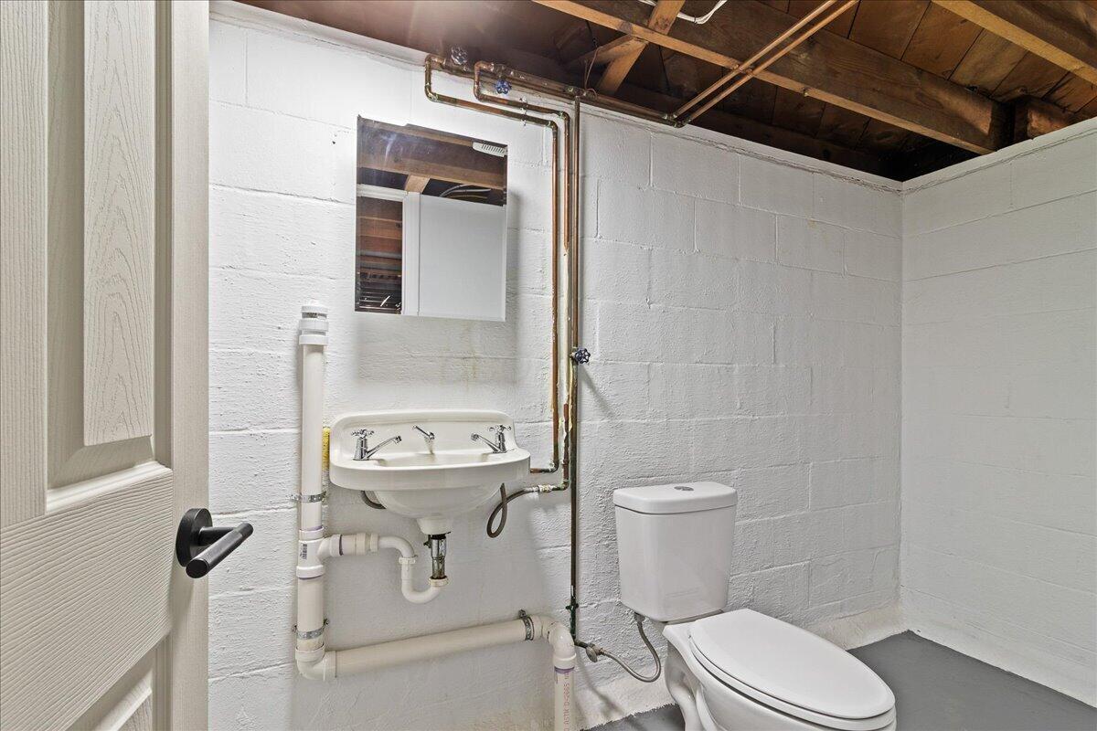 505 Fallis Road Columbus, OH 43214 - Photo 27 of 33 27-Half Bath
