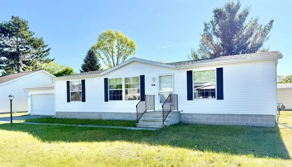 $179,900 | 16 Kenneally Boulevard, Gladstone, MI 49837