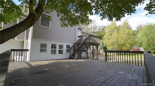 a view of a yard with a tree