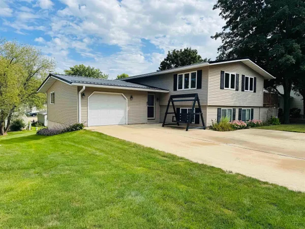 $234,900 | 401 Sunny Ln Street, Denver, IA 50622