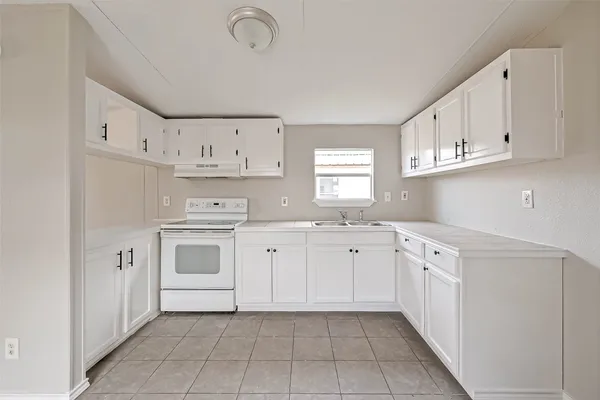 $1,050 | 9553 Private Road, Dayton, TX 77535