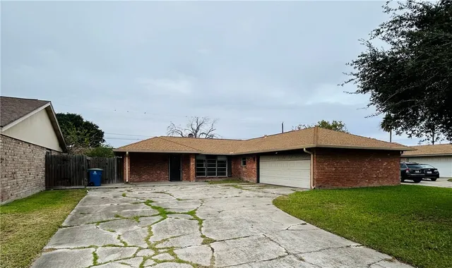 $2,100 | 1613 Cheyenne Street, Portland, TX 78374