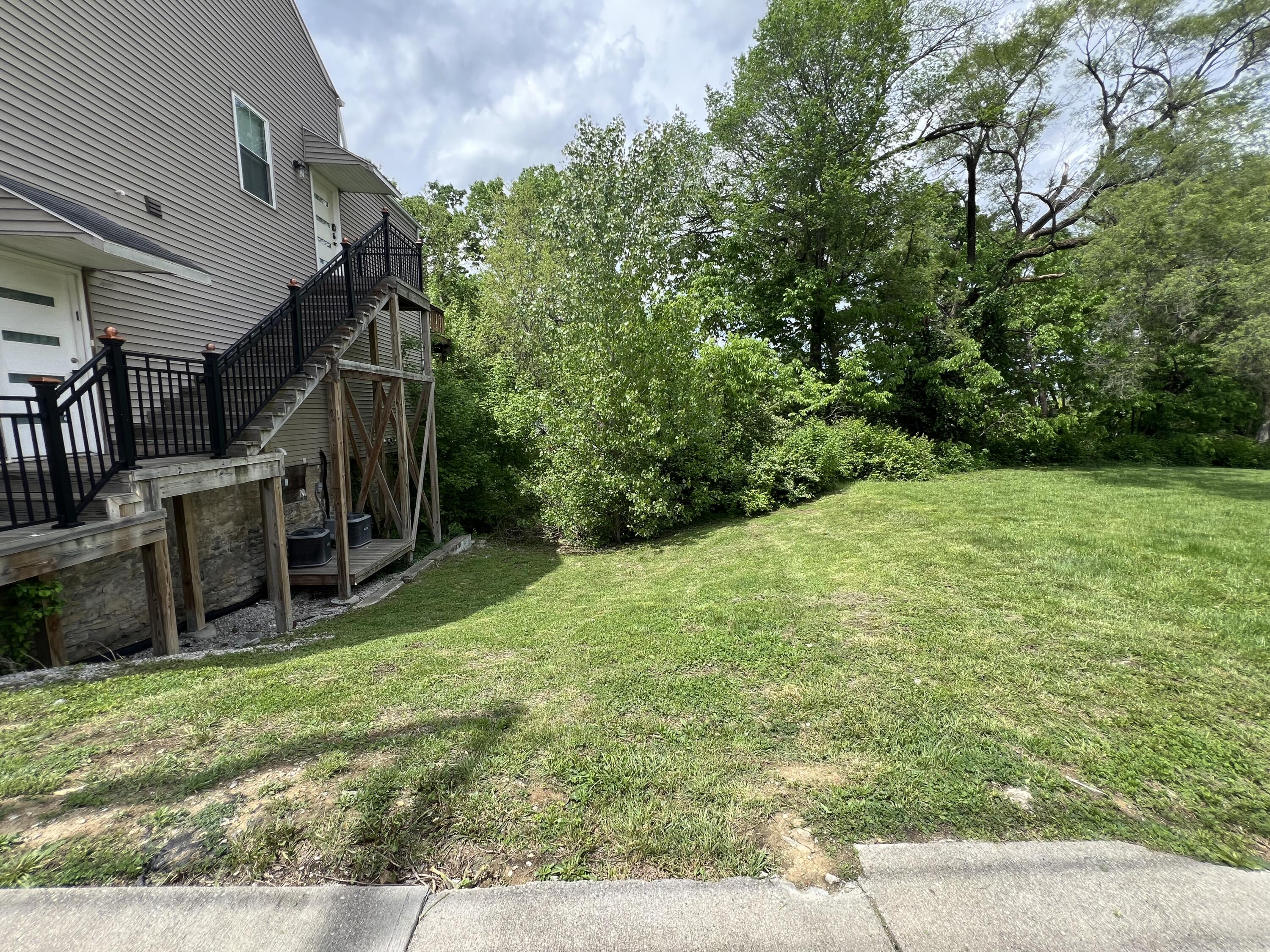 656 West Pike Street Covington, KY 41011 - Photo 2 of 4