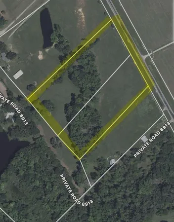 a view of a tennis court