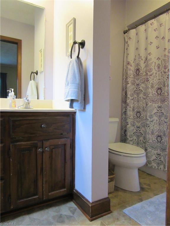 157 Old Farm Road Thomasville, NC 27360 - Photo 11 of 30 Master Bath
