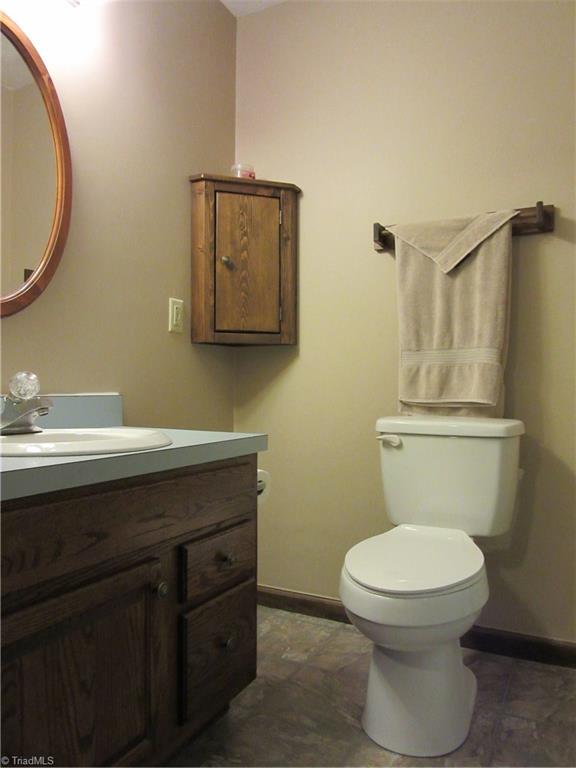 157 Old Farm Road Thomasville, NC 27360 - Photo 16 of 30 3rd bedroom's attached full bath.