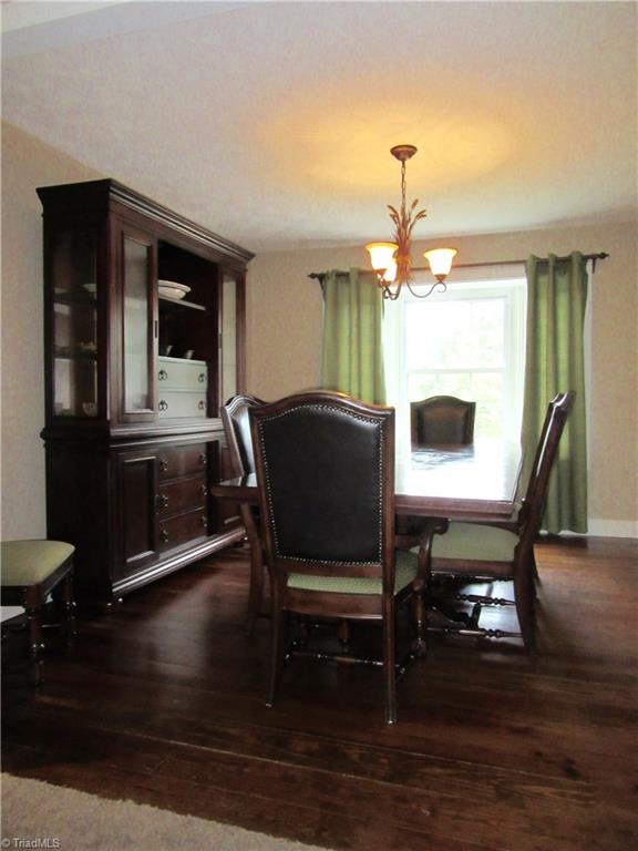 157 Old Farm Road Thomasville, NC 27360 - Photo 9 of 30 The dining room