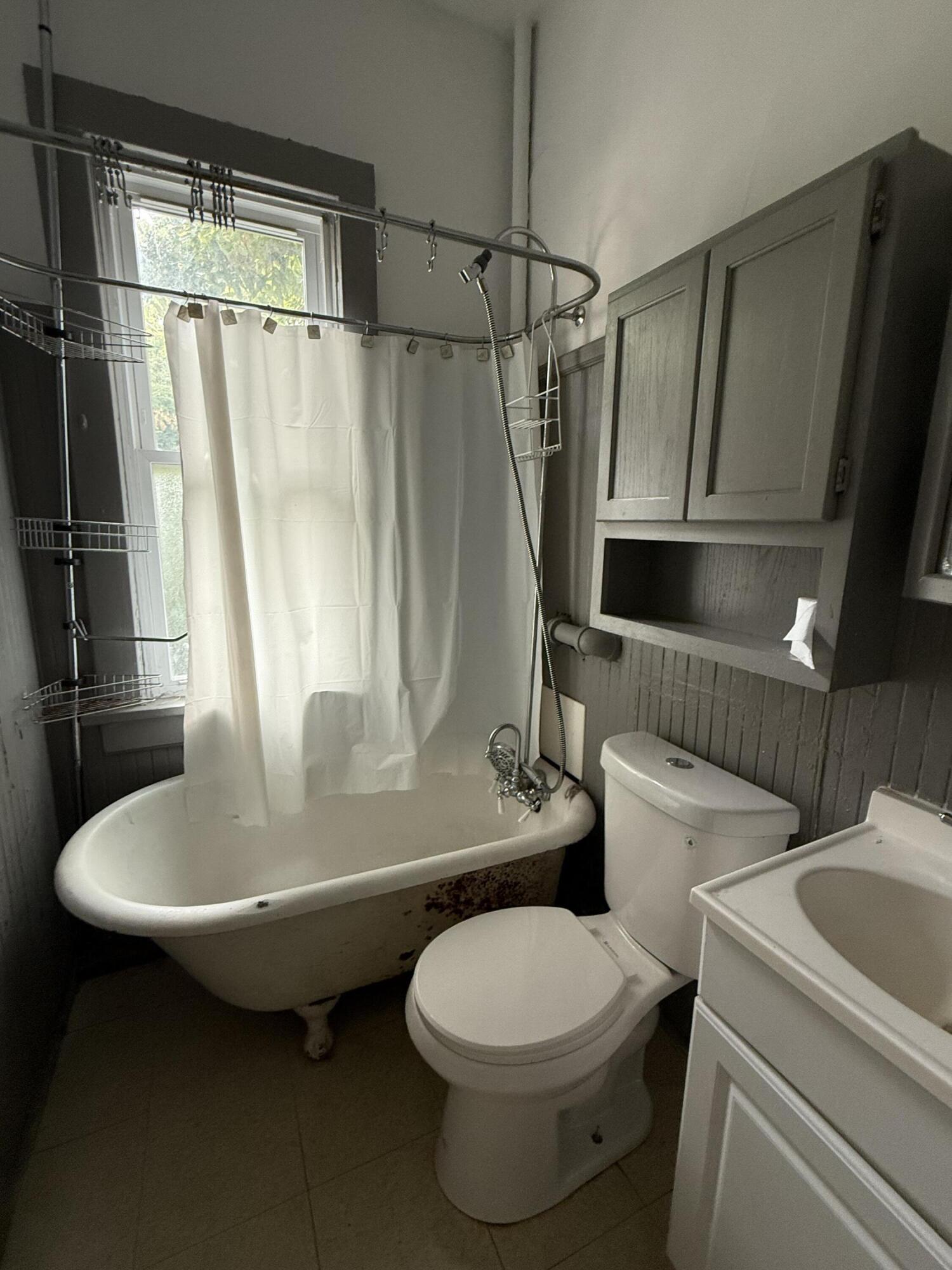 615 East Pleasant Street, Unit 615A Milwaukee, WI 53202 - Photo 12 of 22 Lower bathroom