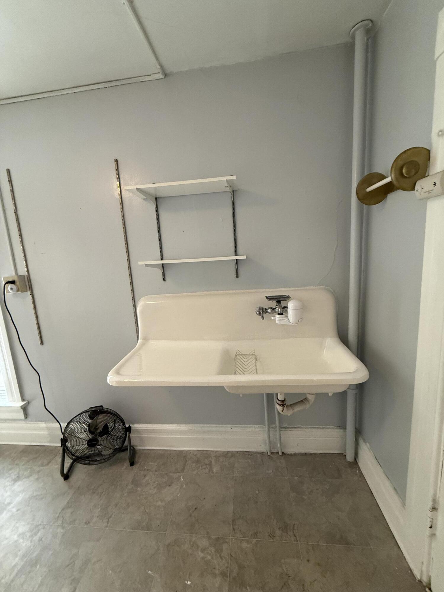 615 East Pleasant Street, Unit 615A Milwaukee, WI 53202 - Photo 15 of 22 Upper kitchen