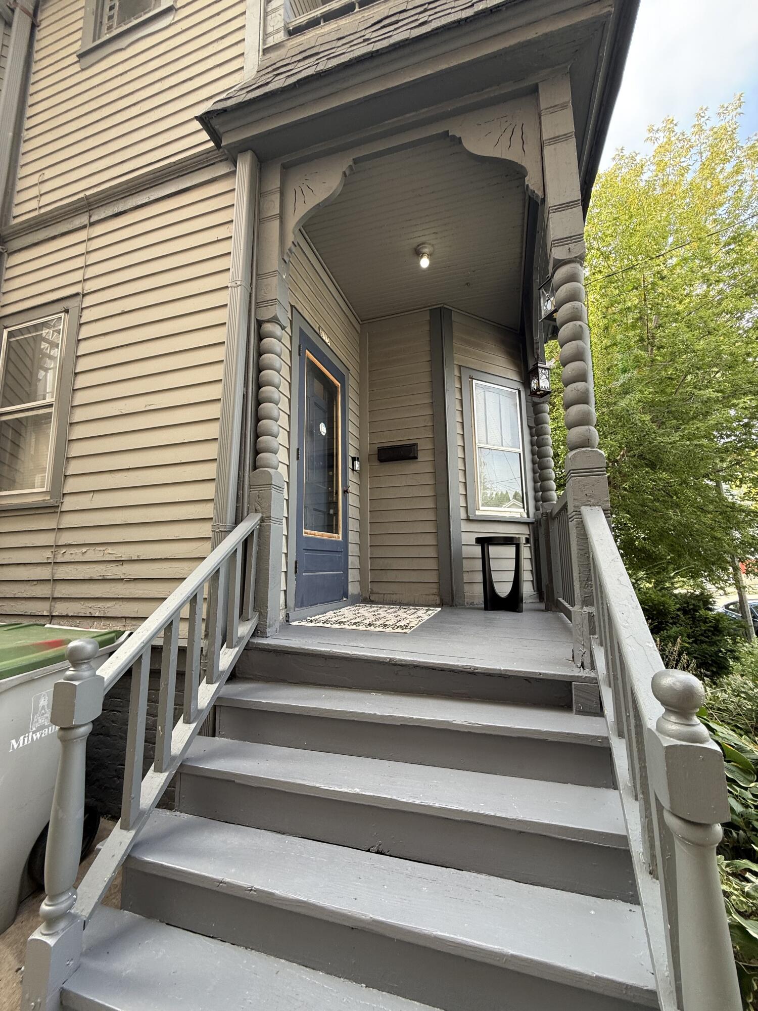 615 East Pleasant Street, Unit 615A Milwaukee, WI 53202 - Photo 3 of 22 Lower entry