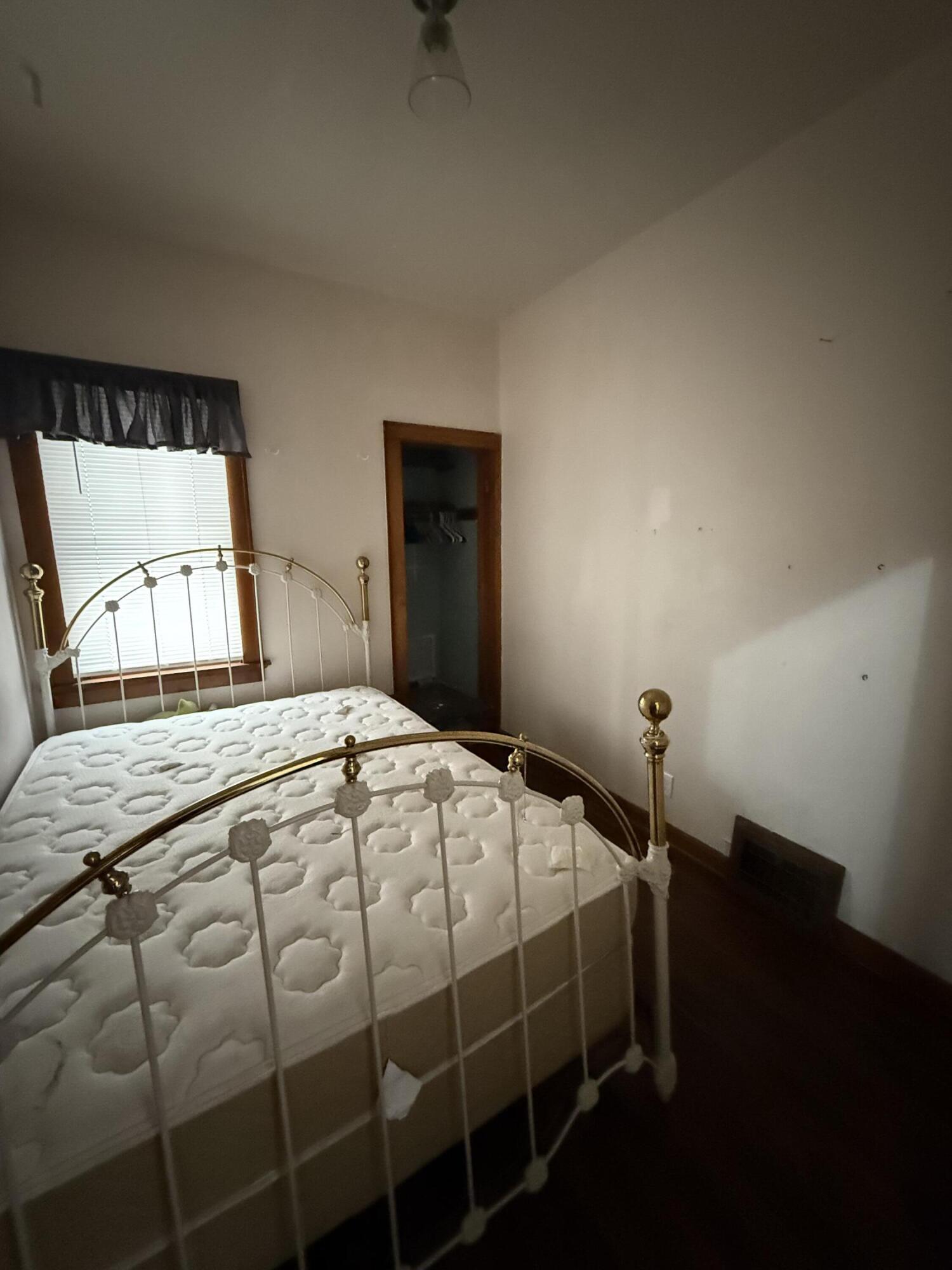 615 East Pleasant Street, Unit 615A Milwaukee, WI 53202 - Photo 8 of 22 Lower bedroom 2