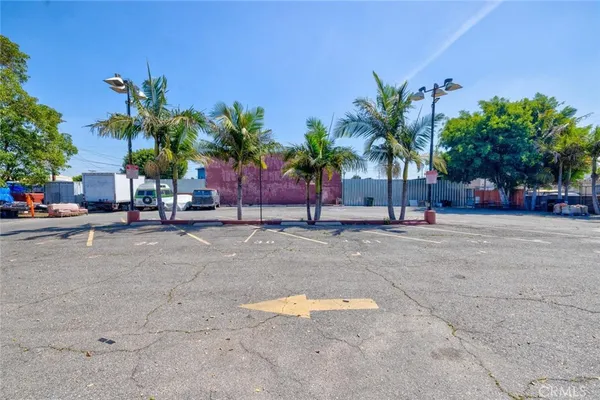 $1,600,000 | 1437 East 61st Street, Los Angeles, CA 90001