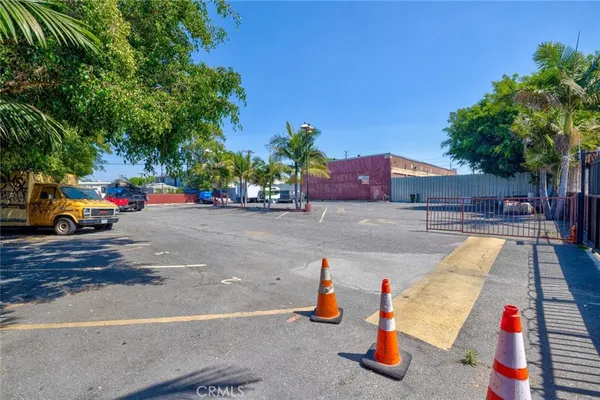 $1,600,000 | 1437 East 61st Street, Los Angeles, CA 90001