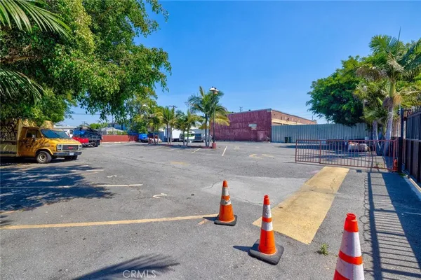 $1,600,000 | 1437 East 61st Street, Los Angeles, CA 90001