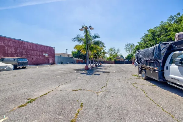 $1,600,000 | 1437 East 61st Street, Los Angeles, CA 90001