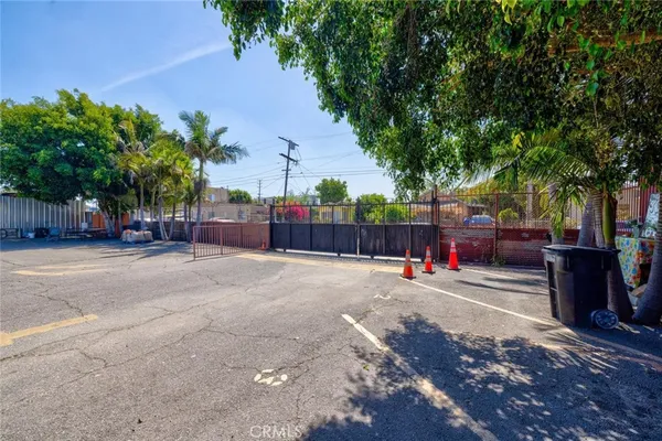 $1,600,000 | 1437 East 61st Street, Los Angeles, CA 90001
