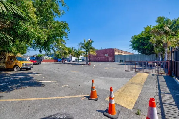 $1,600,000 | 1437 East 61st Street, Los Angeles, CA 90001